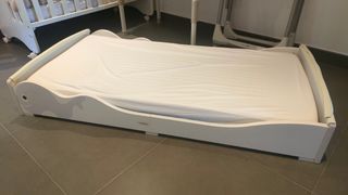 Lettino basso Montessori a forma di balena