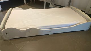 Lettino basso Montessori a forma di balena