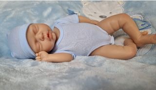 Bebe niño reborn silicona platino