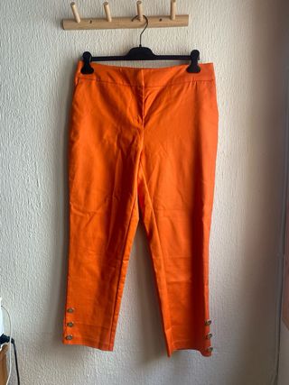 Pantalon naranja - Cortefiel 
