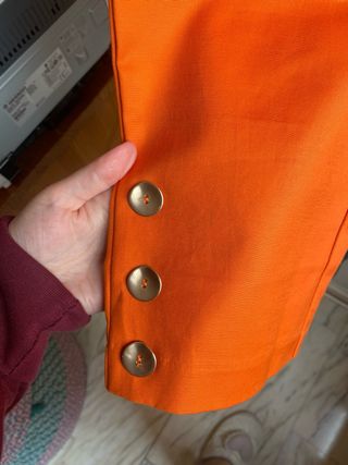 Pantalon naranja - Cortefiel 