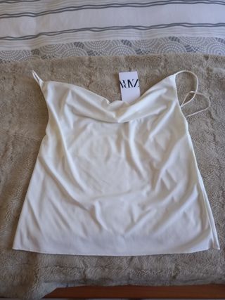 Top Zara nuevo con etiquetas. Talla M