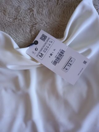 Top Zara nuevo con etiquetas. Talla M