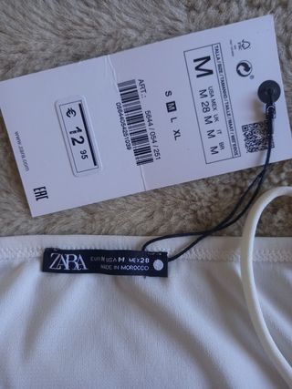 Top Zara nuevo con etiquetas. Talla M