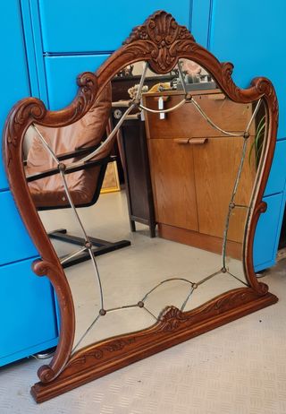 Espejo biselado de madera de castaño