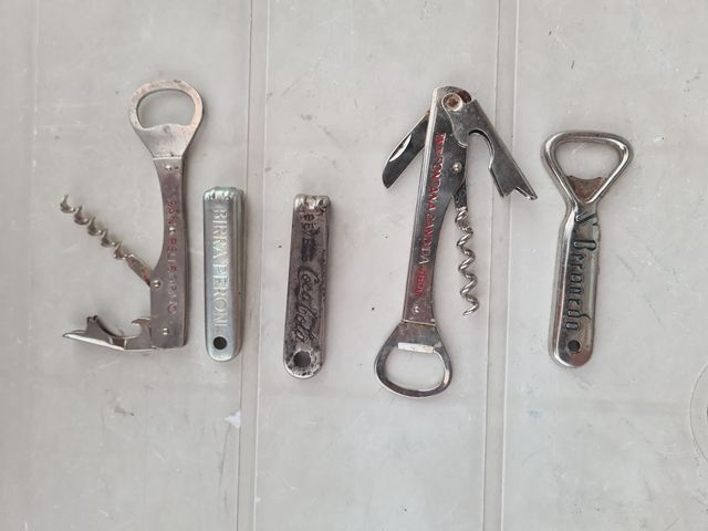 Set di 5 apribottiglie vintage pubblicitari