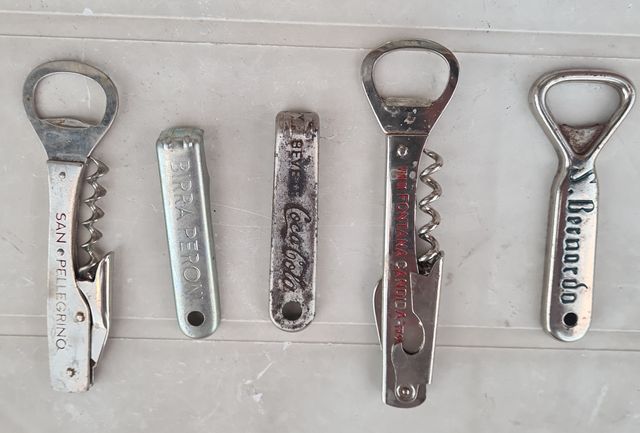 Set di 5 apribottiglie vintage pubblicitari