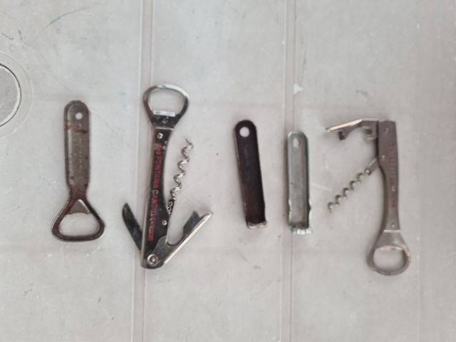 Set di 5 apribottiglie vintage pubblicitari