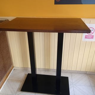 Mesas altas de hosteleria
