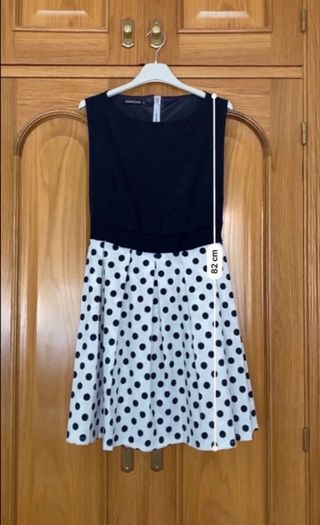 Vestido azul de lunares