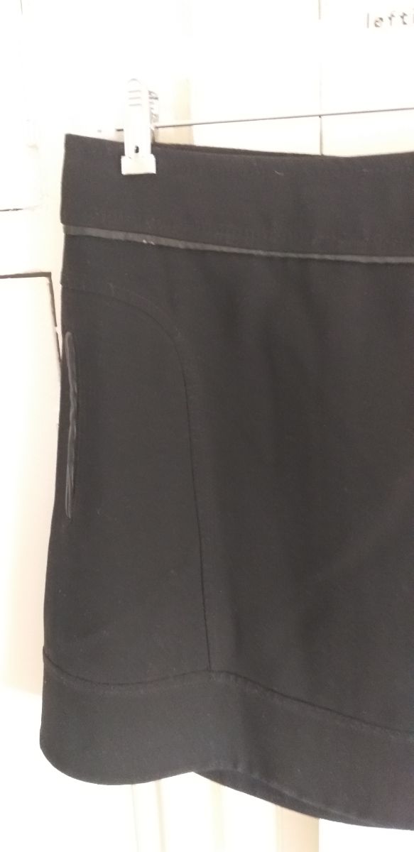 Minifalda negra con forro