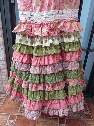 Vestido flamenco estampado en tonos rosa y verde