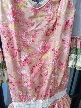Vestido flamenco estampado en tonos rosa y verde