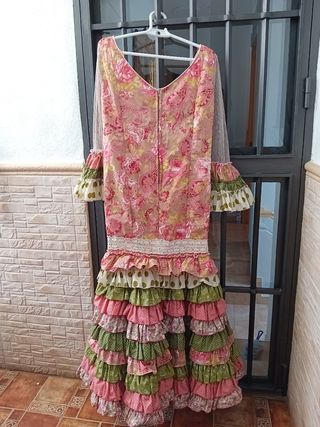 Vestido flamenco estampado en tonos rosa y verde