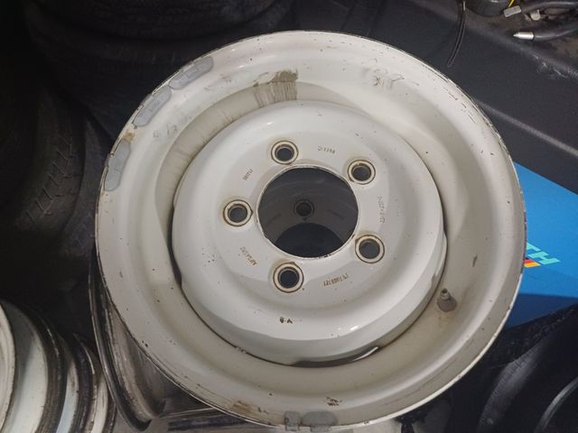 Llantas land rover defender 