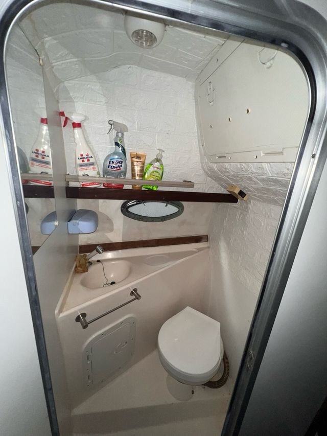 Barca a motore in ottime condizioni