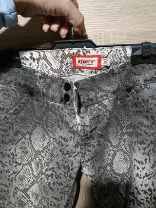 Pantalón pitillo MET talla 29