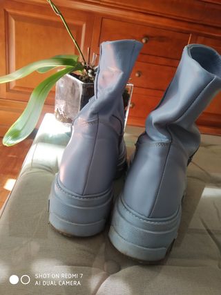 Botas piel azul pastel