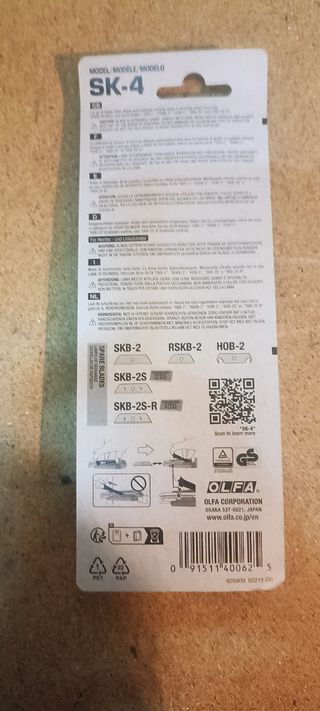 Cúter de seguridad con cuchilla trapezoidal de 17,