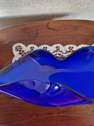 Centrotavola vetro blu con rose