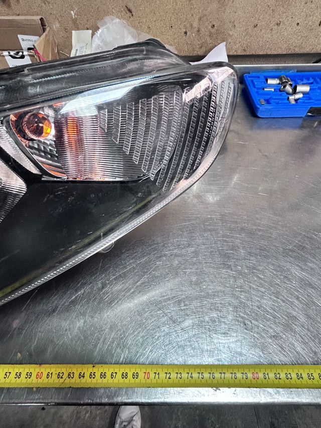 Faro Ford fiesta original 2010