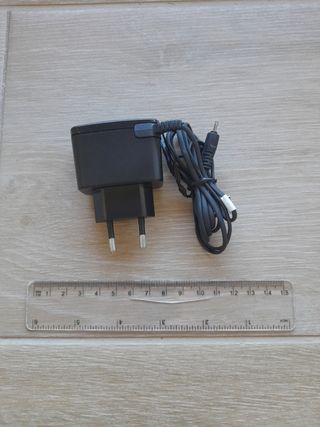 Cargador móvil Nokia antiguo