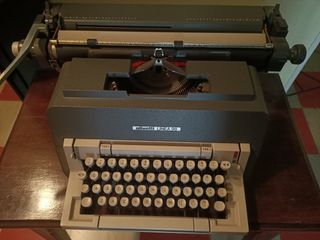 Maquina de escribir oliveri linea 98
