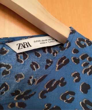 Vestido paneles azul zara