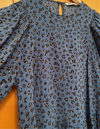 Vestido paneles azul zara