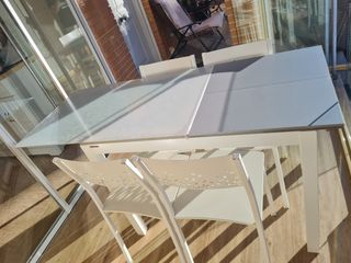 MESA COCINA EXTENSIBLE BLANCA Y 4 SILLAS
