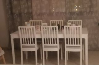 Mesa de comedor con sillas