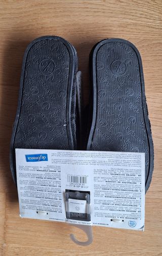 Zapatillas de casa a estrenar