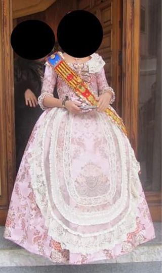 Traje de fallera color rosa