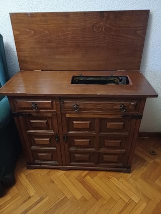 Maquina coser Singer mueble castellano