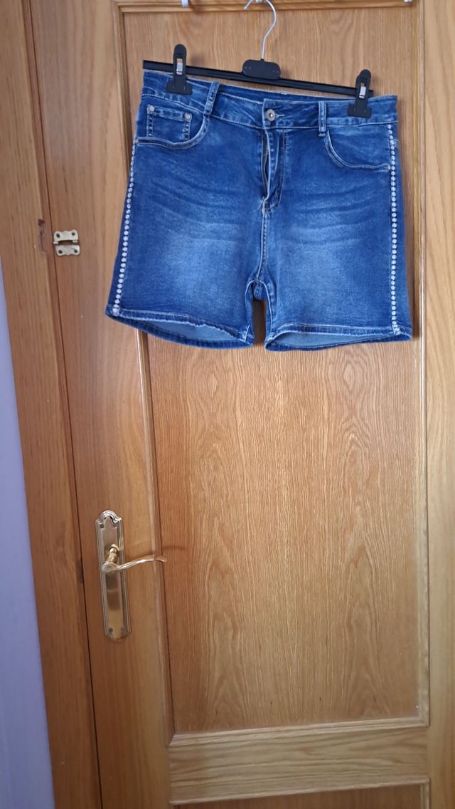 Pantalón vaquero corto