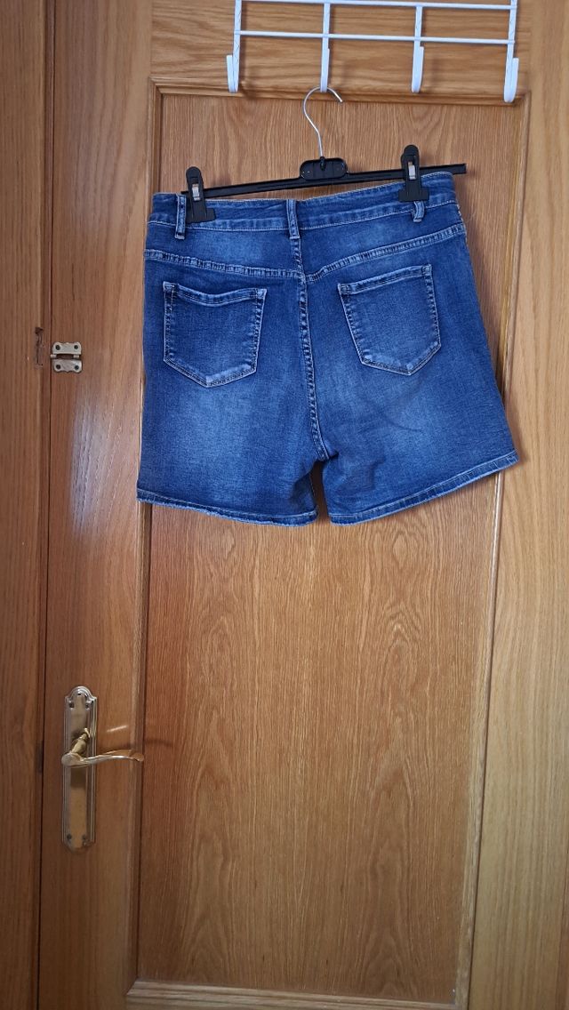 Pantalón vaquero corto