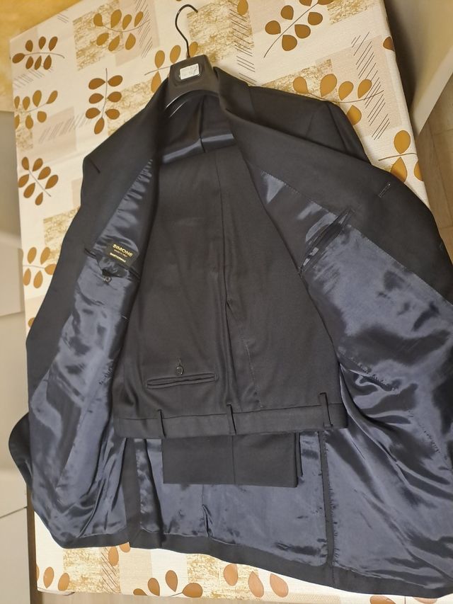 Completo elegante uomo