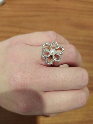 Anello regolabile con fiore