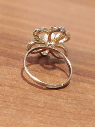 Anello regolabile con fiore