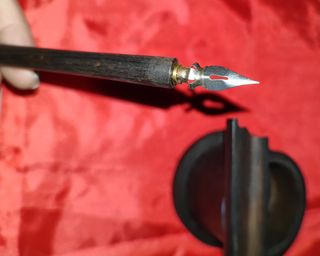 Antiguo escribidor de tinta tipo pluma