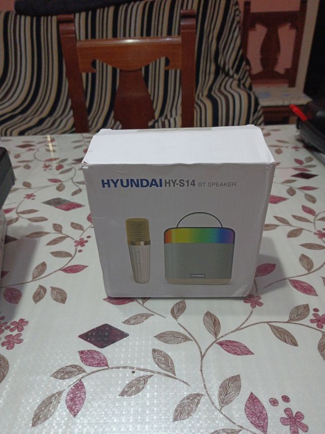 Altavoz con micrófono sin estrenar