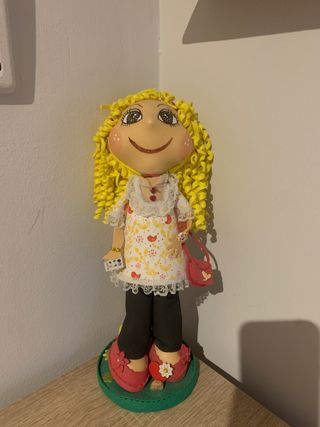 Muñeca goma-eva