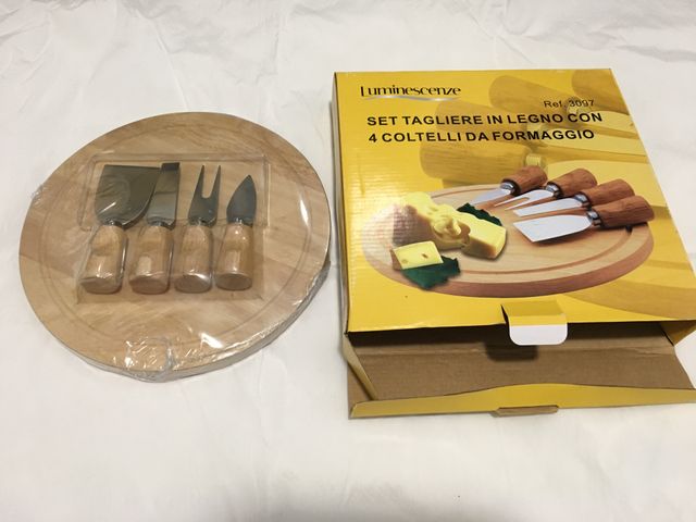 SET TAGLIERE LEGNO E COLTELLI FORMAGGIO aperitivi
