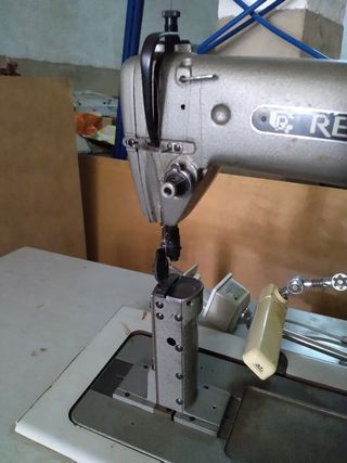 Máquina coser columna aparar