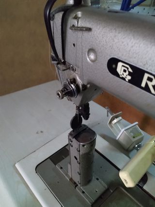 Máquina coser columna aparar