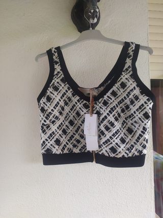 Top tipo chanel negro talla S,sin estrenar.