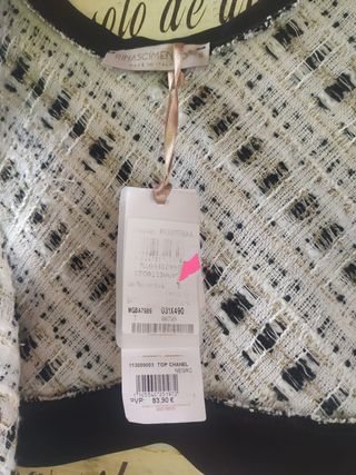Top tipo chanel negro talla S,sin estrenar.