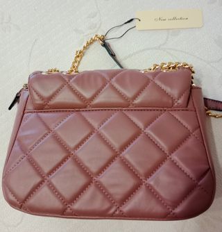 Bolso mujer rosado con cremallera.