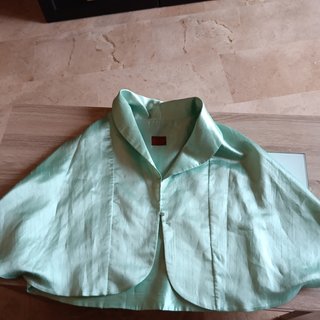 Espléndido vestido Moncho Heredia y capa Ruggine