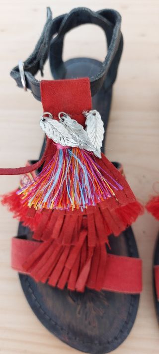 Sandalias Koala Bay flecos rojas